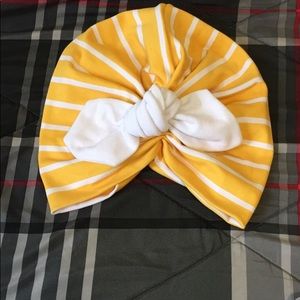 Yallow soft cotton striped Sumer wit bow.